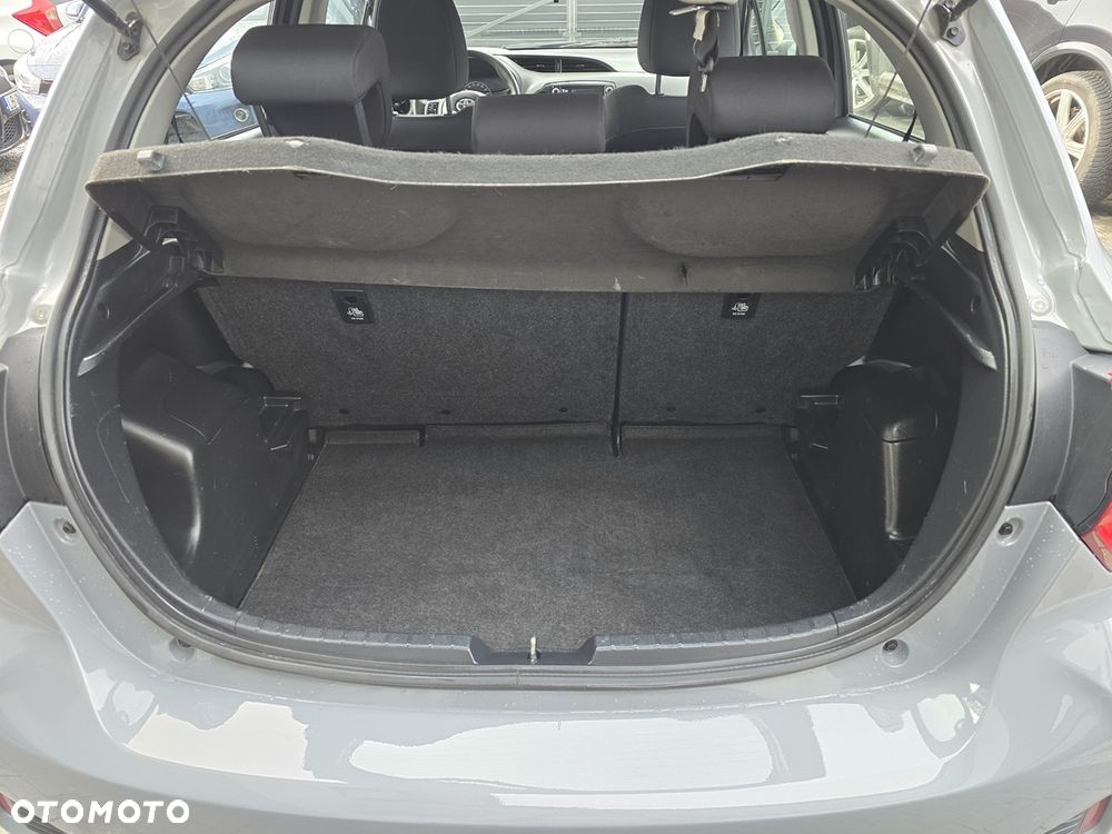 Toyota Yaris 1.5 Dynamic - 12