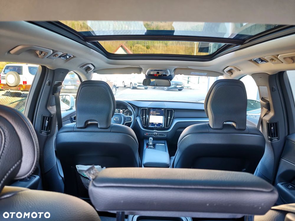 Volvo XC 60 T8 AWD Recharge Geartronic RDesign Expression - 23