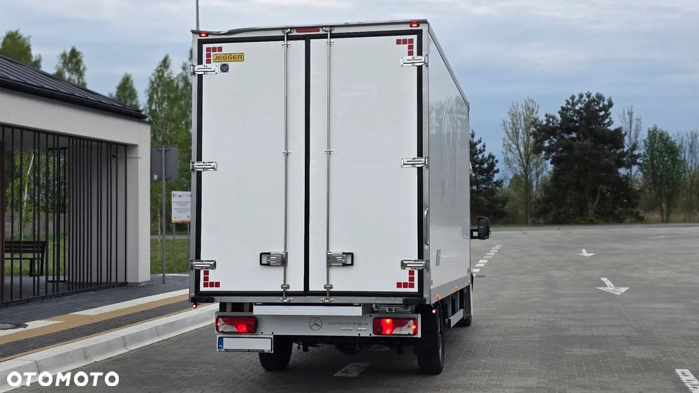 Mercedes-Benz SPRINTER 319 CDI 907 MAXI ❗️❗️ / AUTOMAT / ŁOPATKI / PODUSZKI PNEUMATYCZNE / KONTENER 10EP JEGGER / FULL OPCJA  / LEDY / XENON / WEBASTO / KONTENER MEBLOWY / RAMA / LAWETA / SALON POLSKA ❗❗ - 16