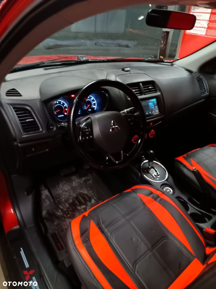 Mitsubishi Outlander - 2