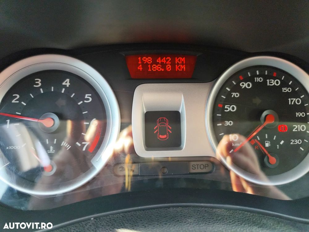 Renault Clio III 1.4 16V Privilege - 10