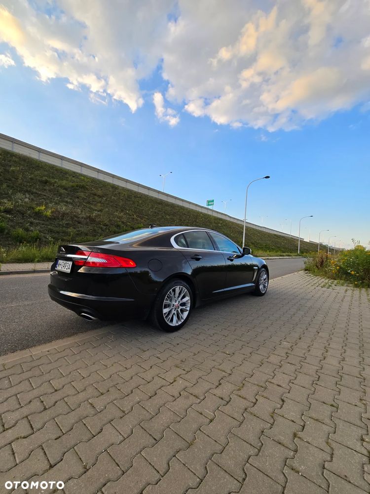 Jaguar XF 2.0 T Luxury - 11