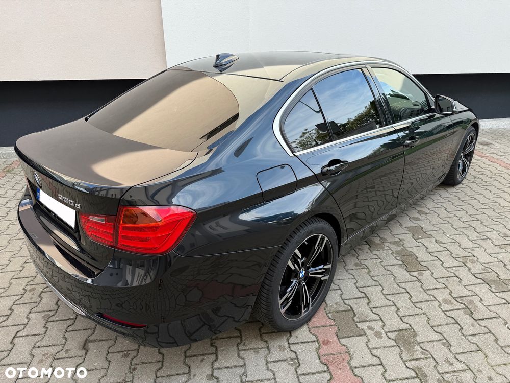 BMW Seria 3 330d Sport-Aut Luxury Line - 13