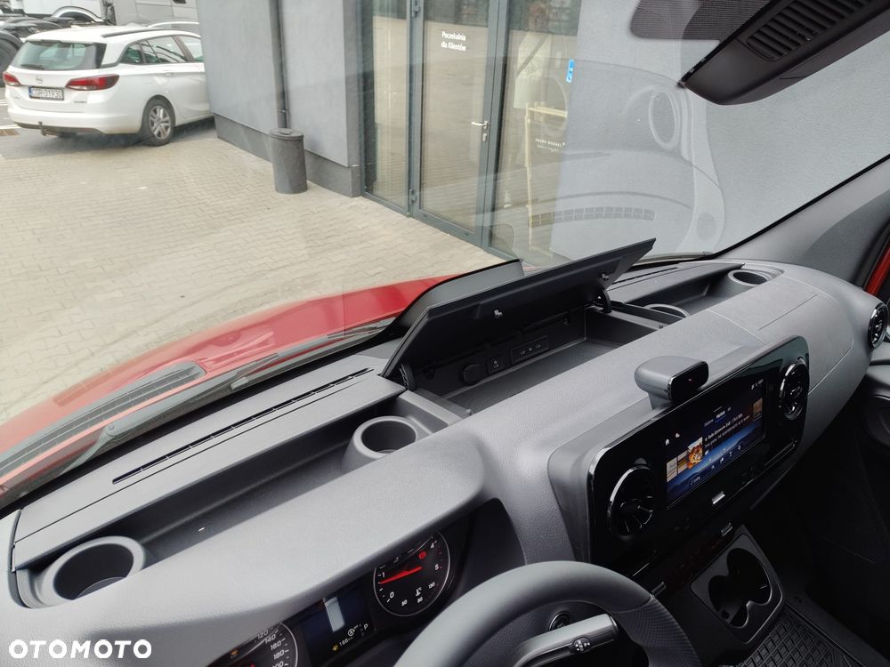Mercedes-Benz Sprinter - 14
