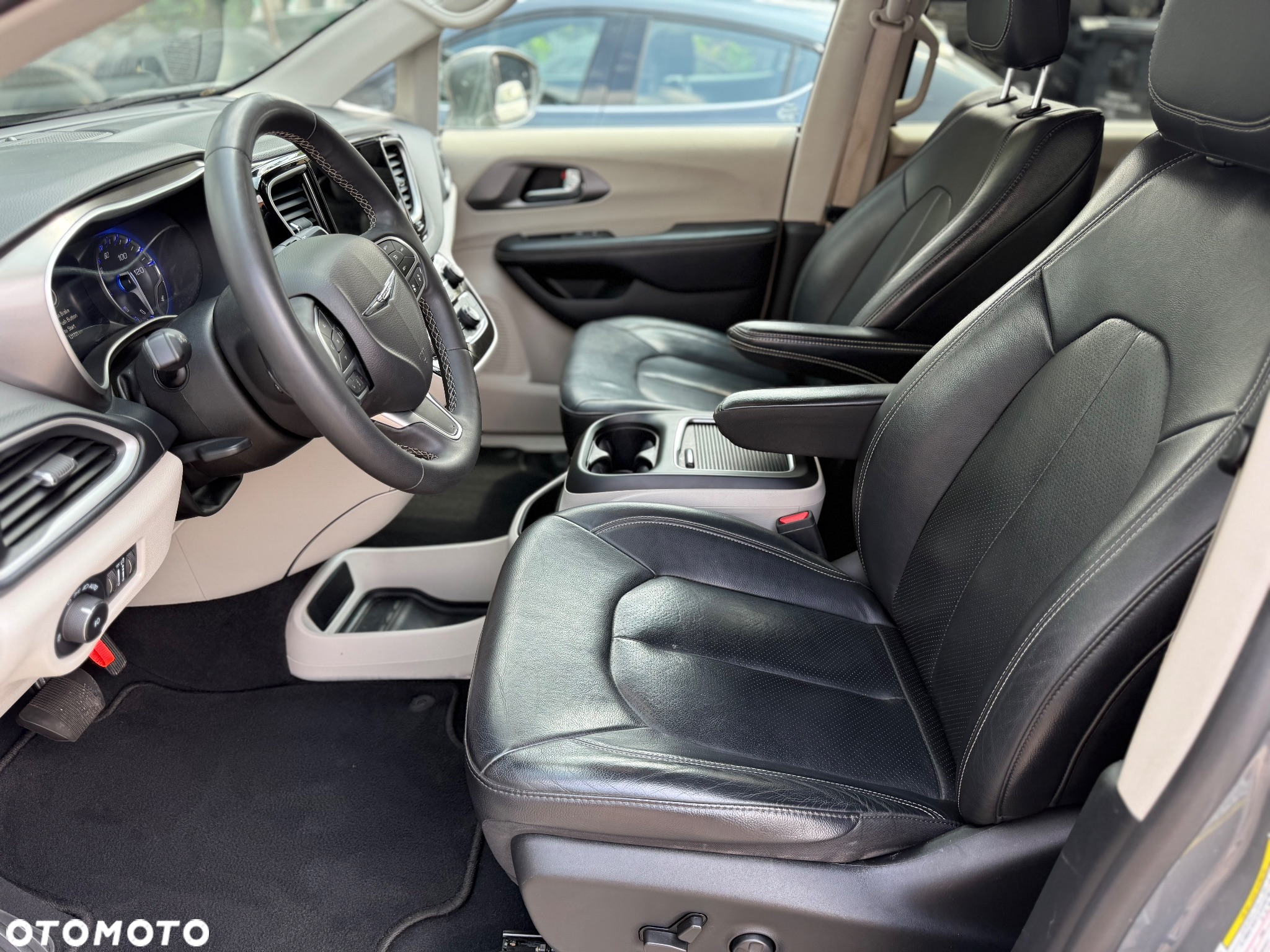 Chrysler Pacifica - 14