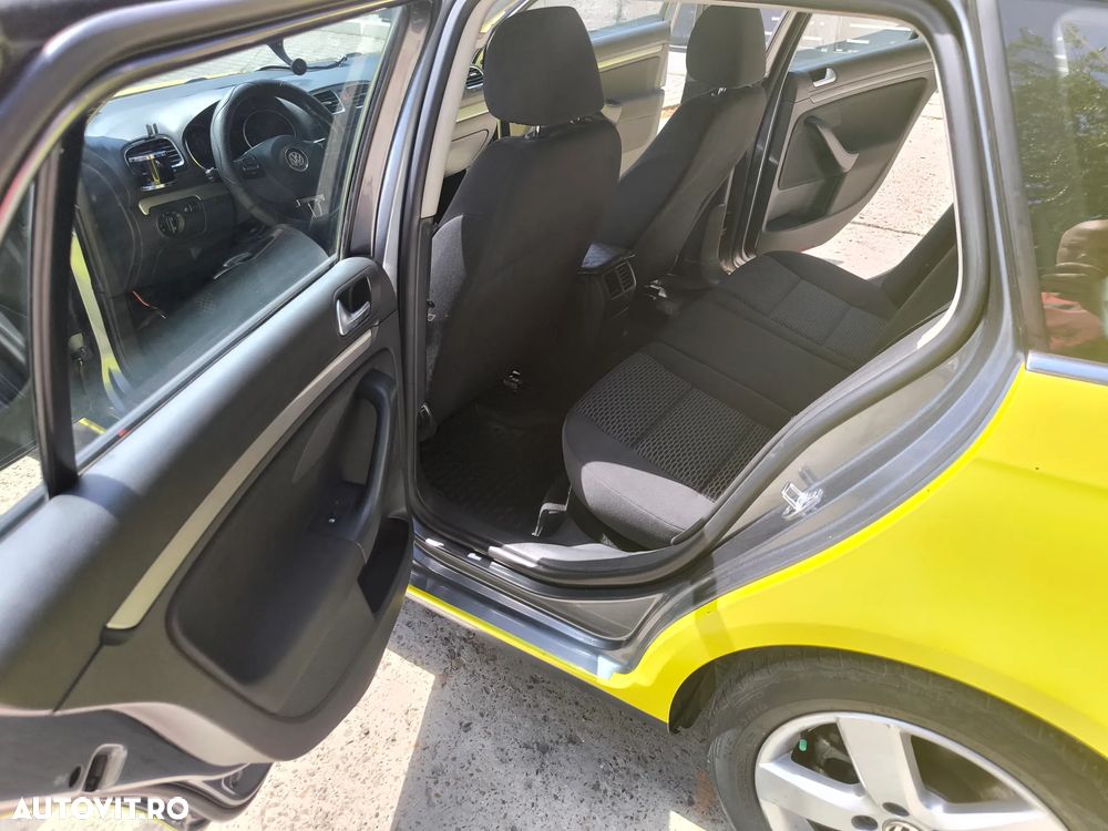 Volkswagen Golf 1.6 TDI DPF Exclusive - 4