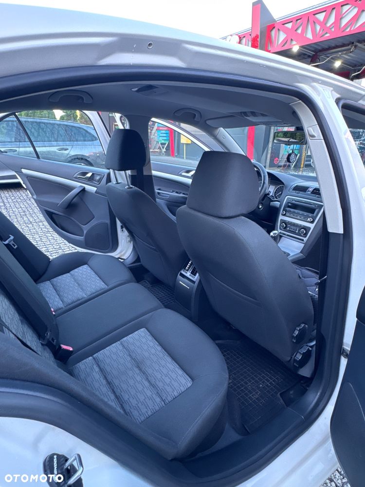 Skoda Octavia 1.6 Ambiente - 12