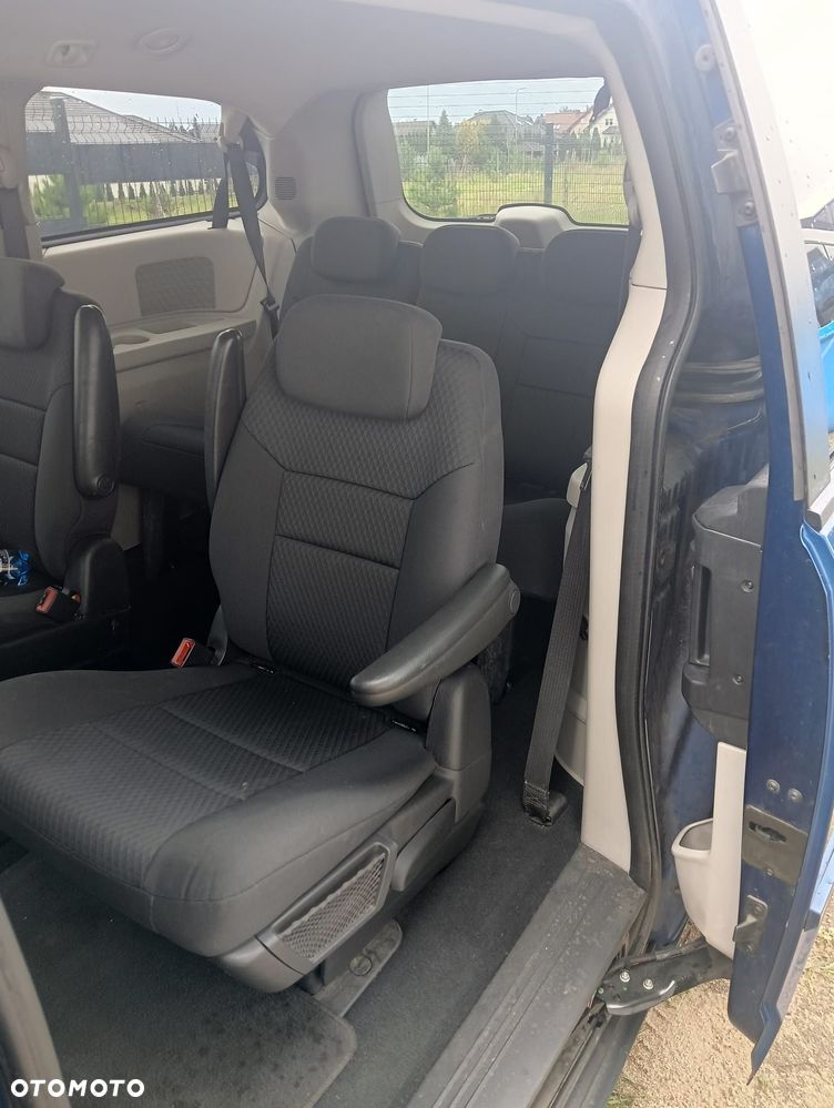 Dodge Grand Caravan - 10