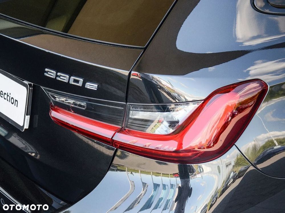 BMW Seria 3 330e xDrive M Sport sport - 14