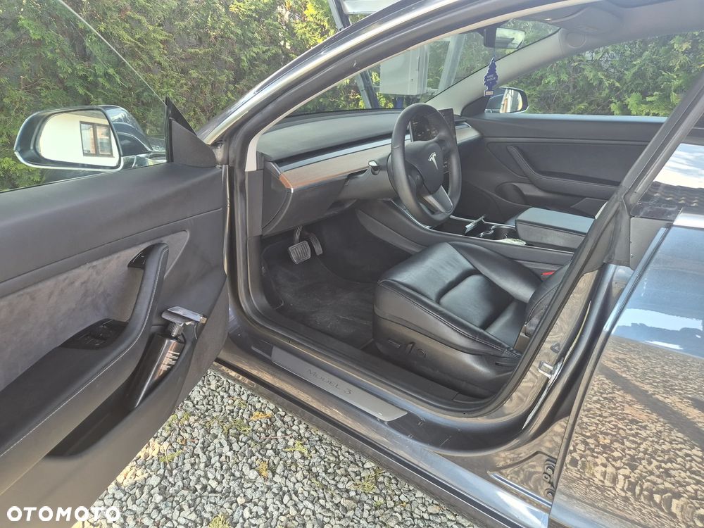 Tesla Model 3 - 9
