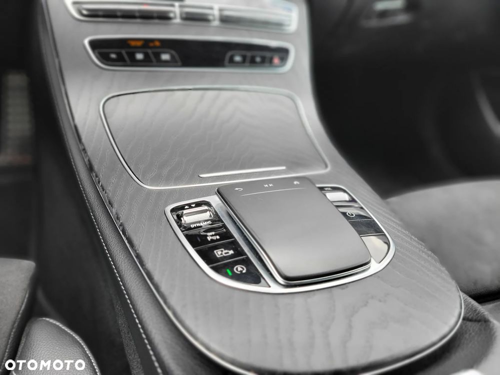 Mercedes-Benz Klasa E 220 d 4-Matic AMG - 21