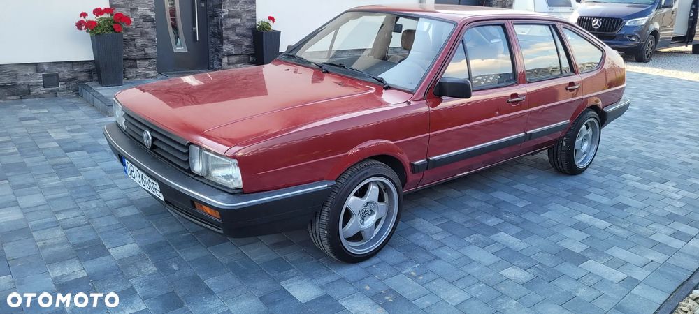 Volkswagen Passat 1.6 GL - 2