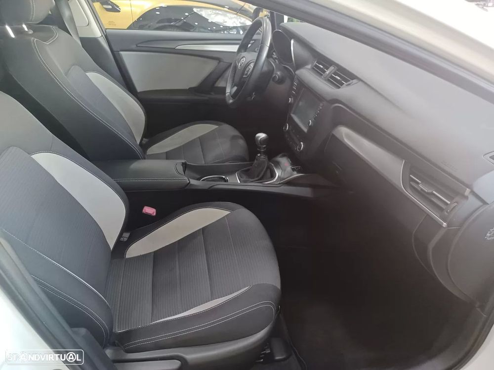 Toyota Avensis Touring Sports 1.6 D-4D Edition-S - 28