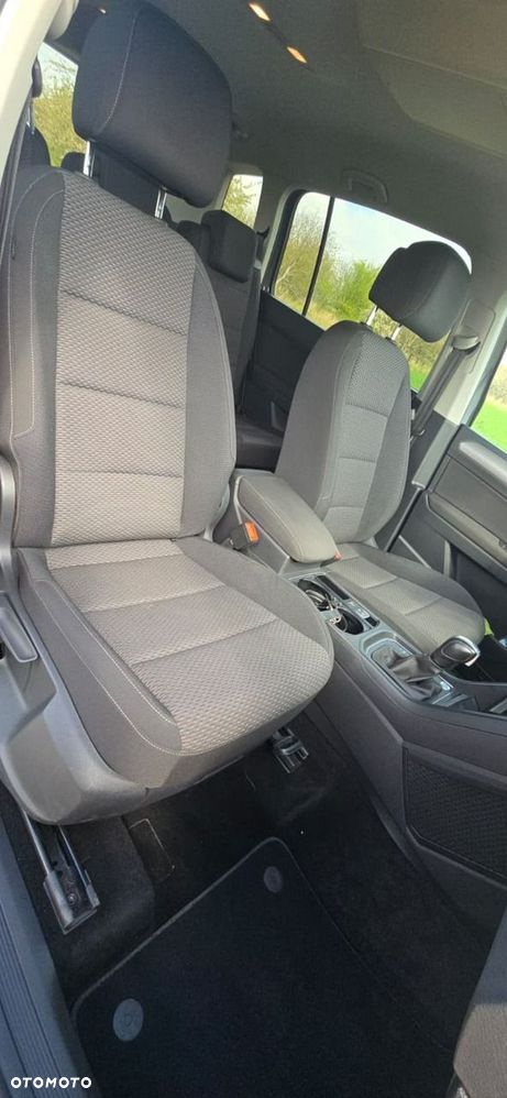 Volkswagen Touran - 38