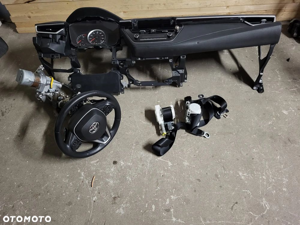 Toyota corolla e21 SE deska konsoleta pasy airbag kierowca pasezer - 1