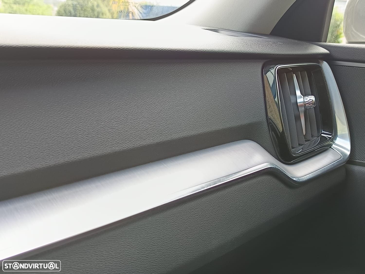Volvo V60 2.0 B4 Momentum Plus Geartronic - 25