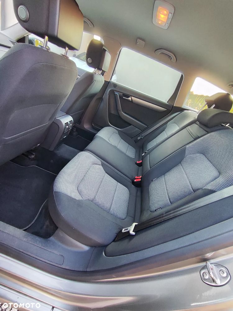 Volkswagen Passat - 12