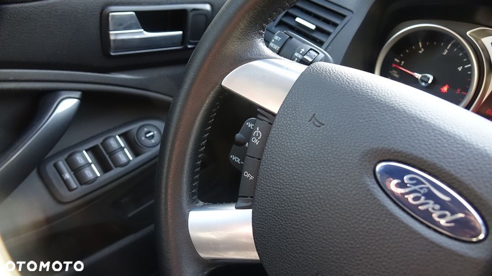 Ford Kuga - 34