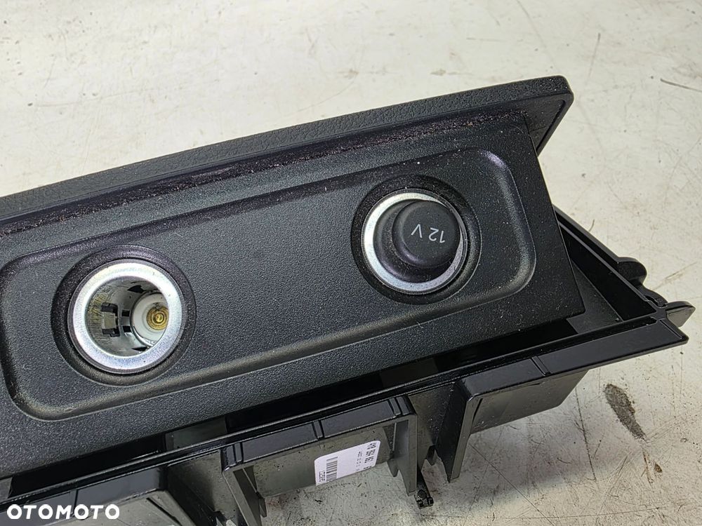 GNIAZDO ZAPALNICZKI TYŁ TUNELU ŚRODKOWEGO AUDI Q7 4M 4M0864061 - 6