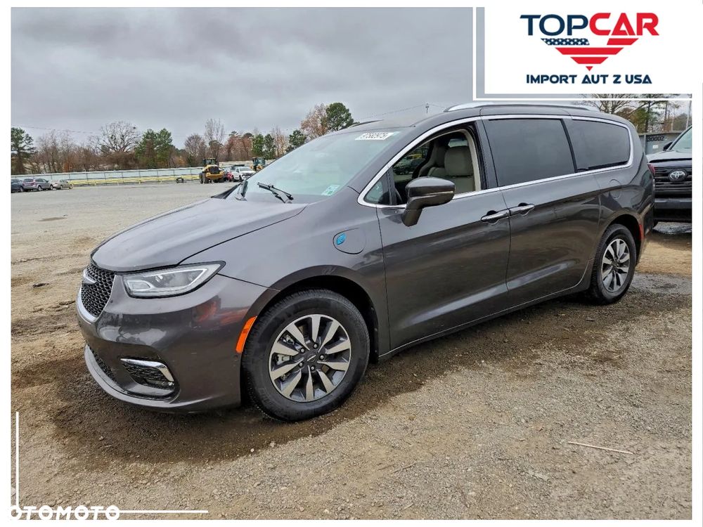 Chrysler Pacifica - 1