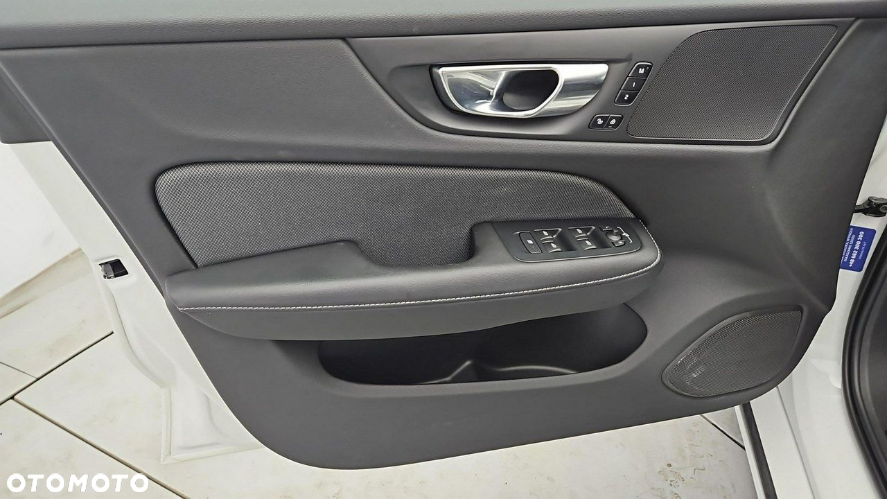Volvo V60 T8 AWD Plug-In Hybrid R-Design - 10