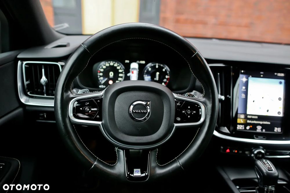 Volvo V60 D4 Geartronic R-Design - 24