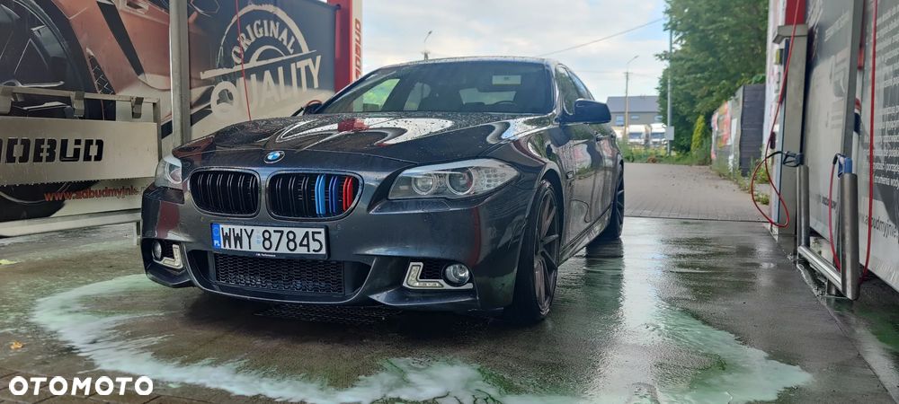 BMW Seria 5 550i - 1