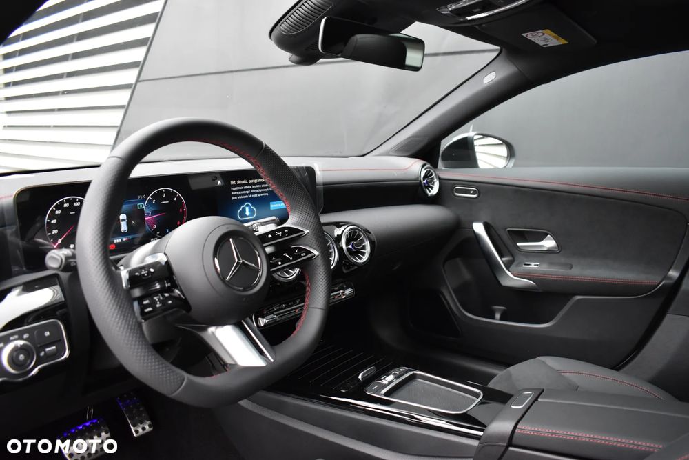 Mercedes-Benz CLA - 12
