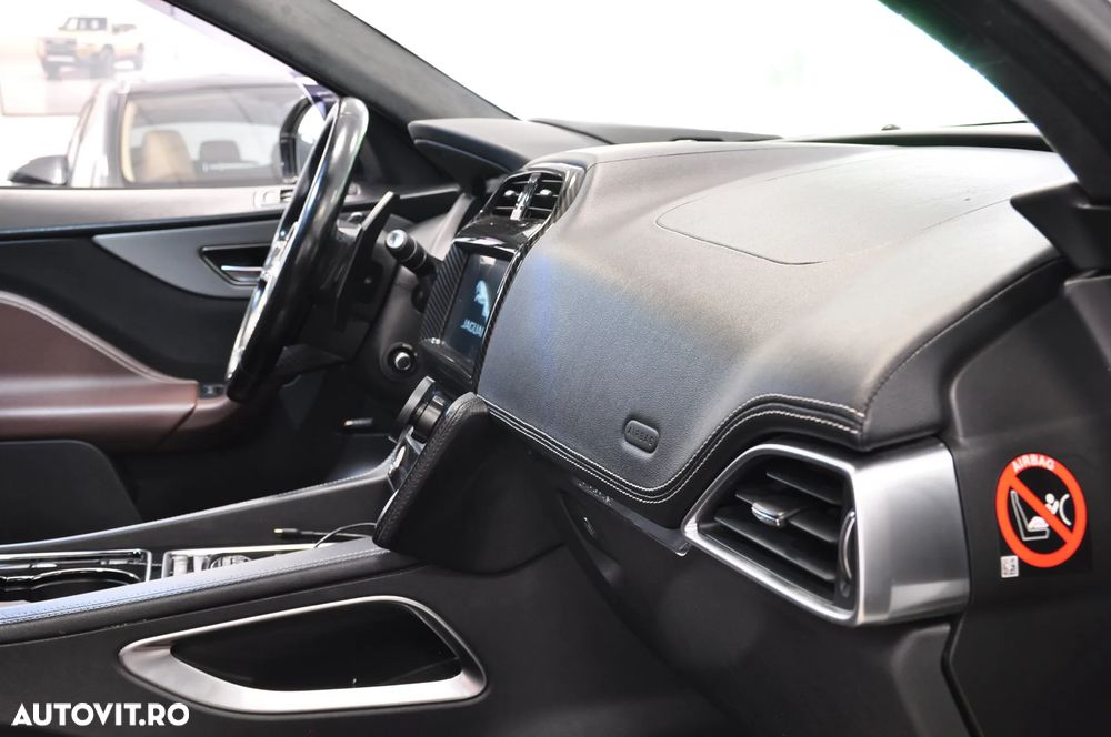 Jaguar F-Pace AWD First Edition - 14