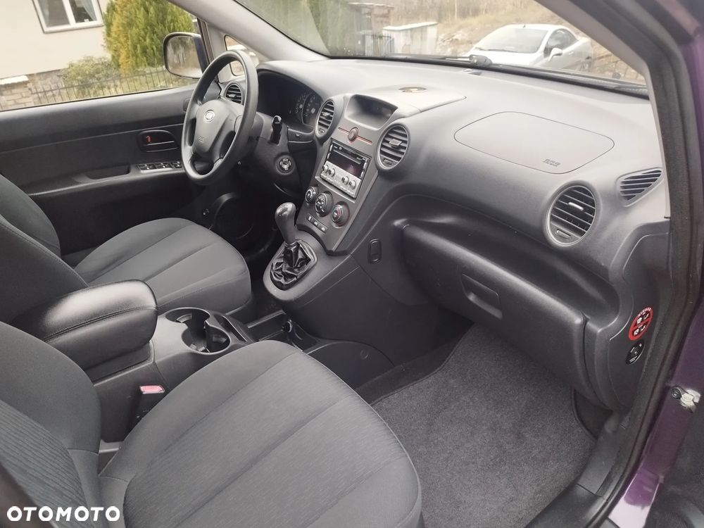 Kia Carens 2.0 EX - 40