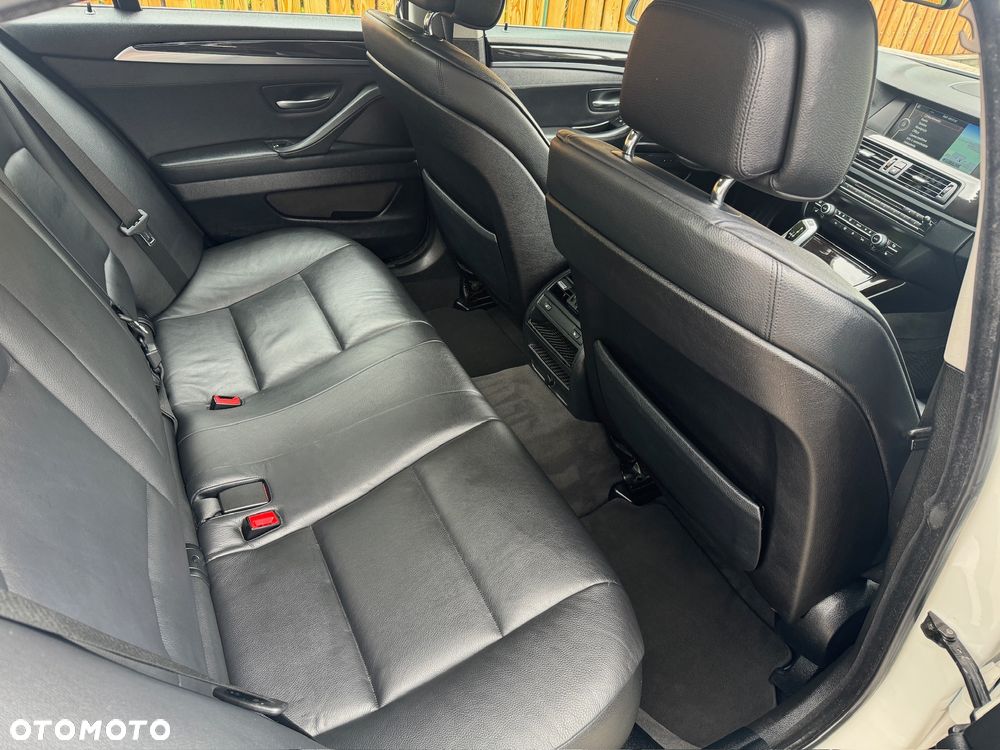 BMW Seria 5 535i xDrive - 15