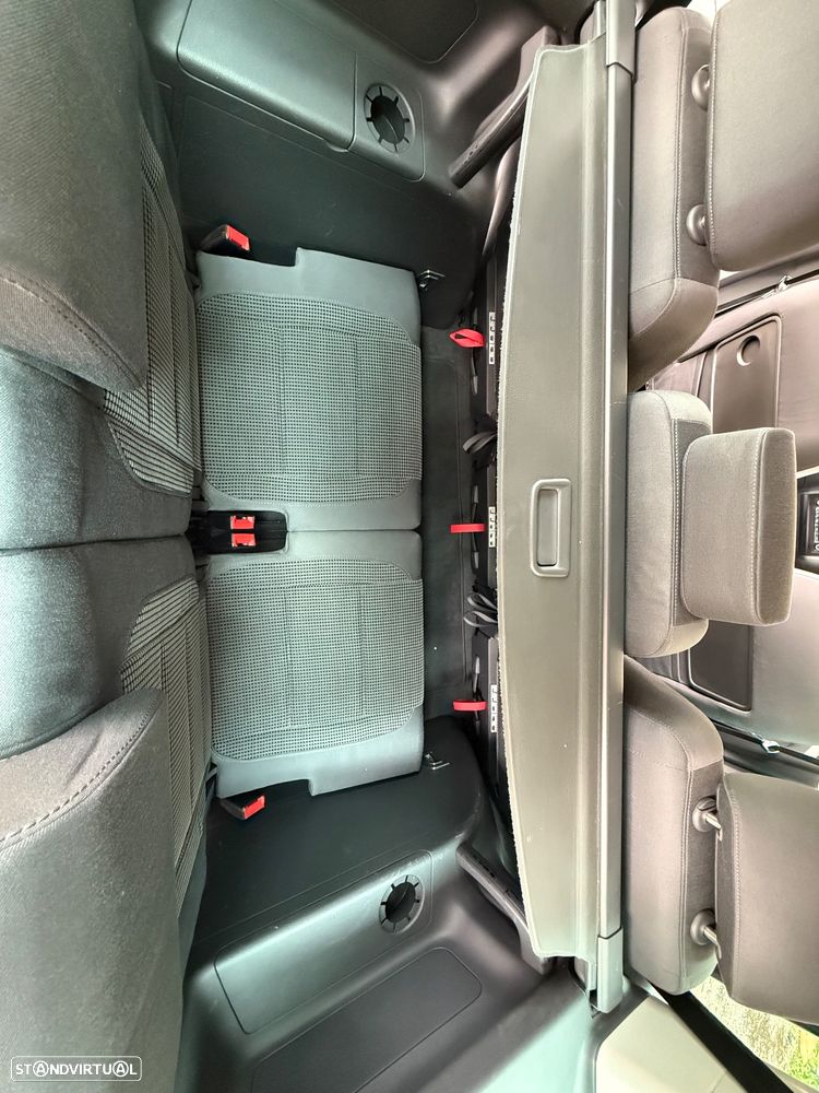 VW Touran 1.9 TDi Highline 7L - 11