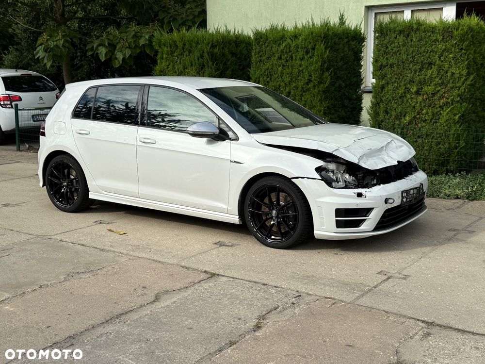 Volkswagen Golf - 1