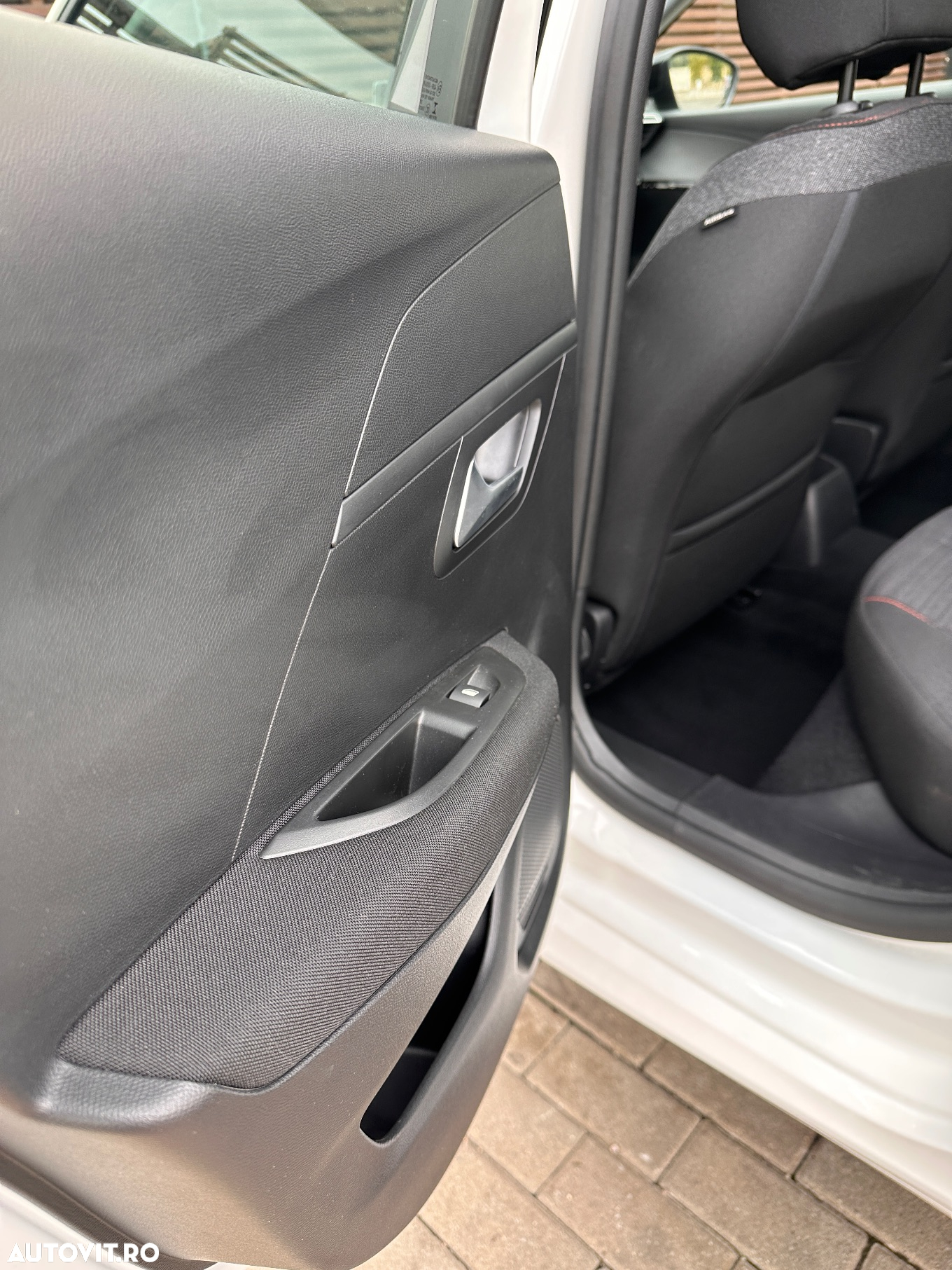 Peugeot 208 1.2L PureTech 75 S&S BVM5 Active - 9