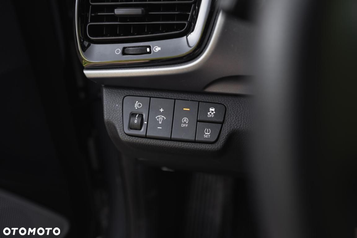 Kia Stonic - 24
