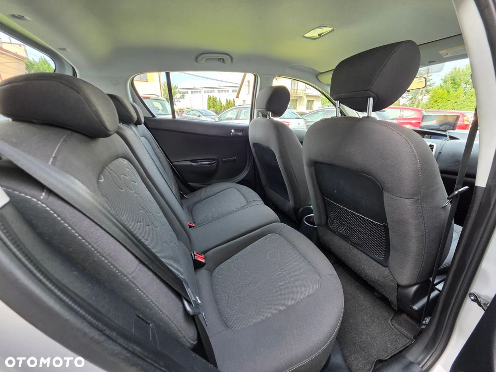Hyundai i20 1.2 FIFA WM Edition - 8