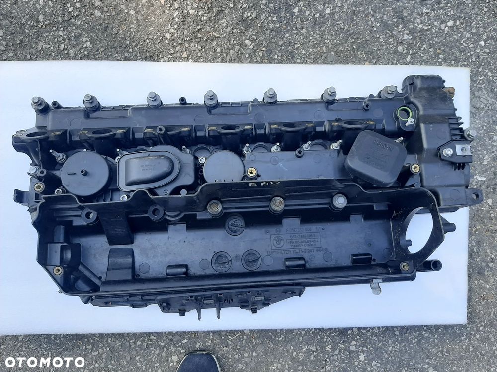 Pokrywa zaworów BMW E60 E61 E65 X5 E53 3l.d 13712247444 - 1