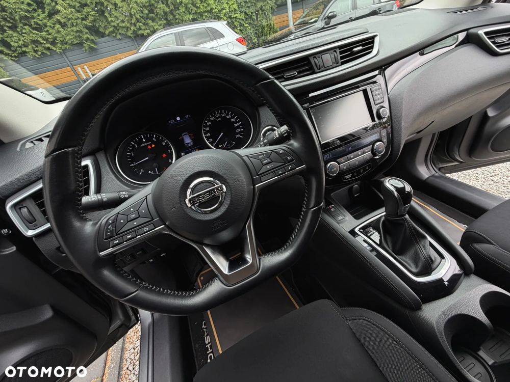 Nissan Qashqai 1.3 DIG-T N-Connecta DCT - 29