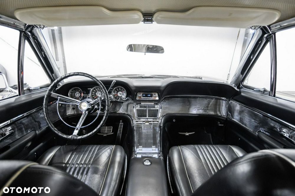 Ford Thunderbird - 25
