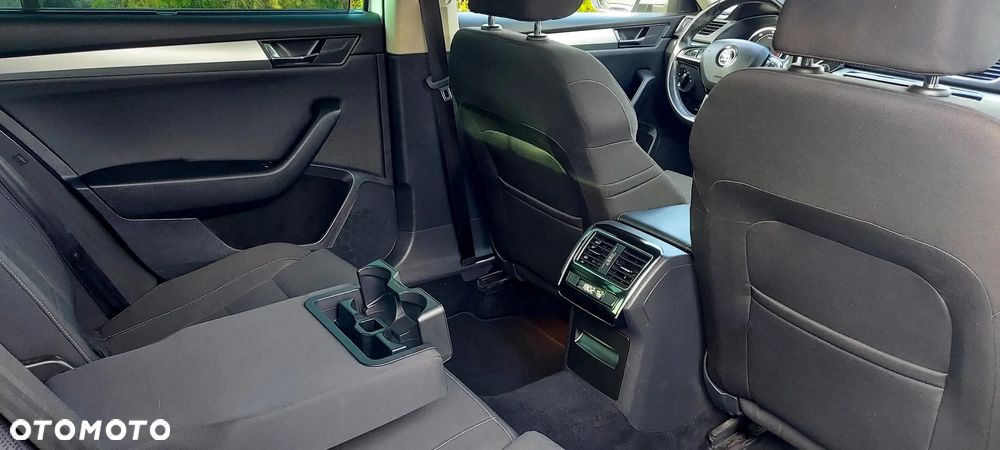 Skoda Superb 2.0 TDI Premium Edition - 33