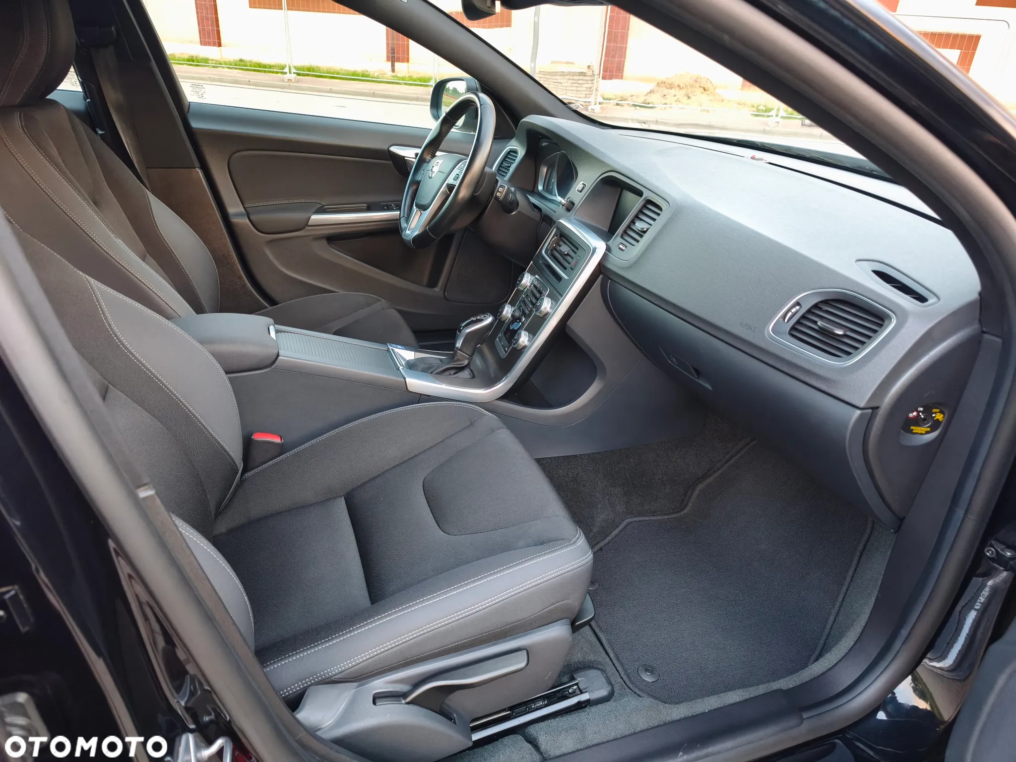 Volvo V60 D4 Drive-E Momentum - 23