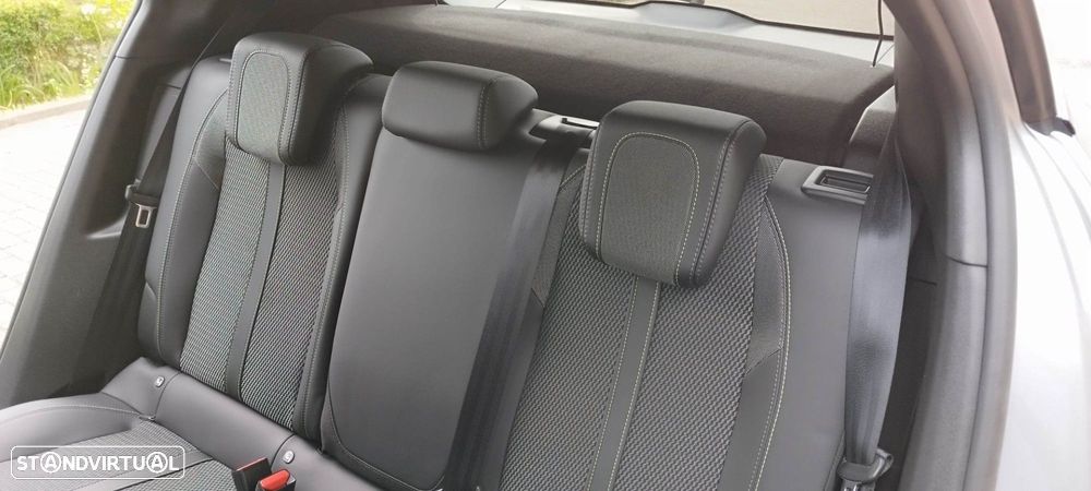 Peugeot e-2008 54 kWh GT - 14