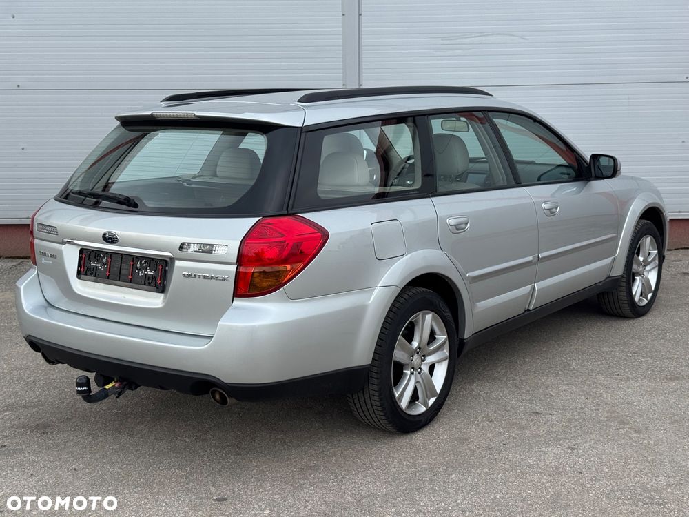 Subaru Outback 3.0 H6 - 6