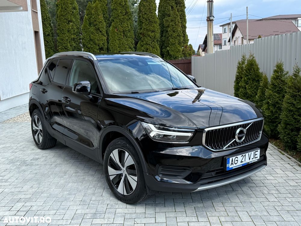 Volvo XC 40 B4 AT8 Mild Hybrid Momentum Pro - 1