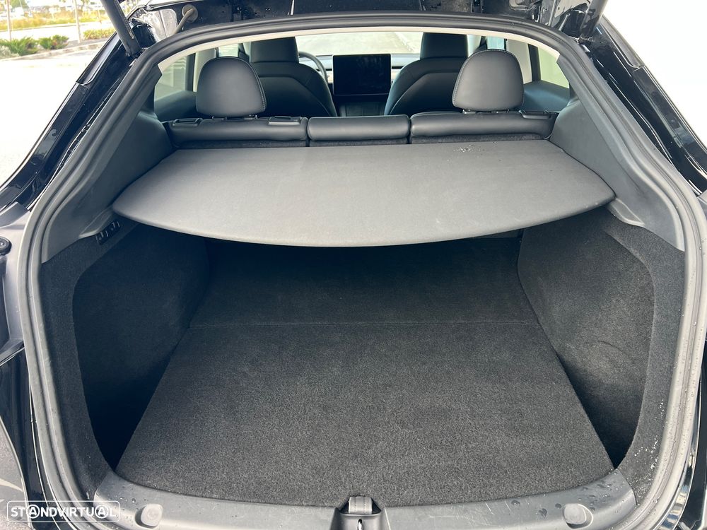 Tesla Model Y Performance Dual Motor AWD - 11