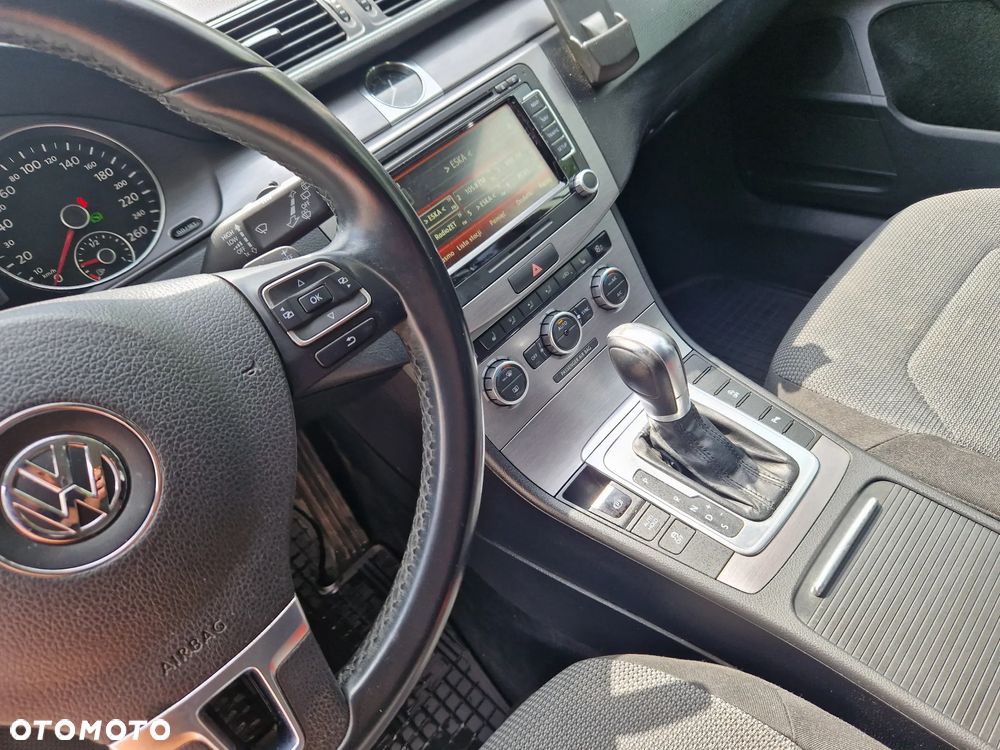 Volkswagen Passat 2.0 TDI Comfortline DSG - 12