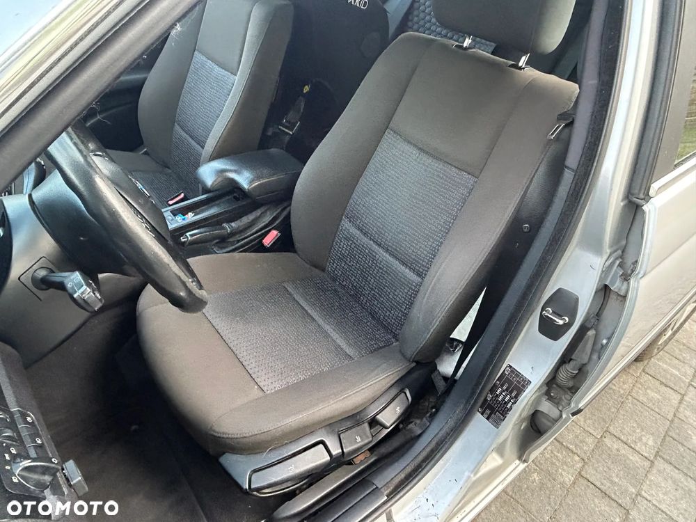 BMW Seria 3 318i - 8