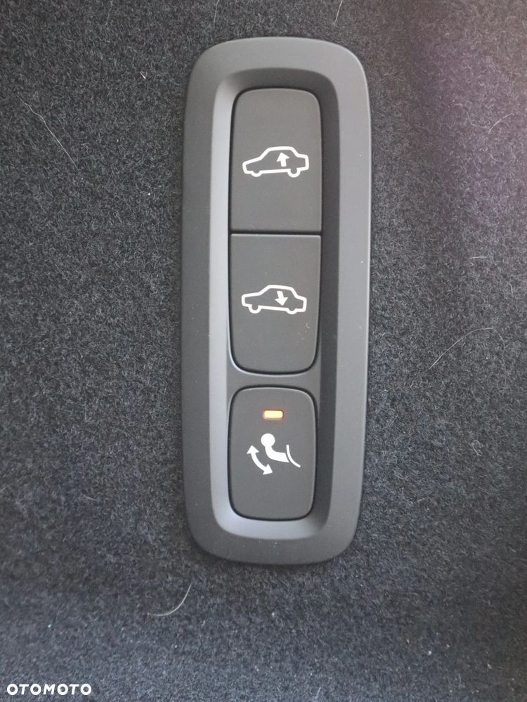 Volvo XC 60 B5 B AWD Ultra Dark - 24