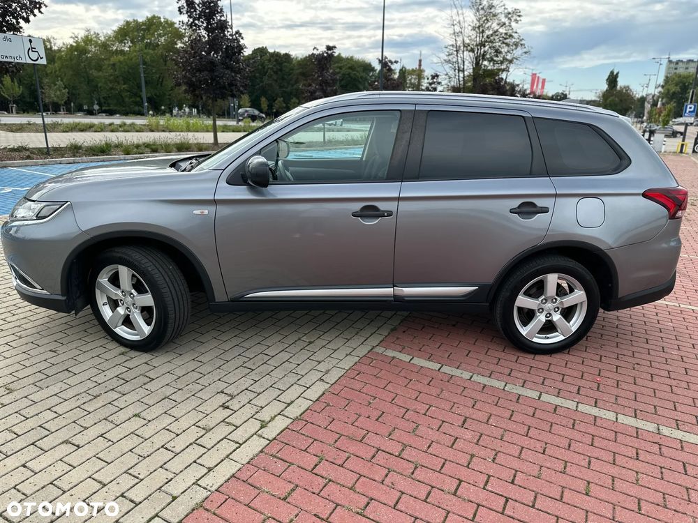 Mitsubishi Outlander 2.0 2WD SUV-Star - 3