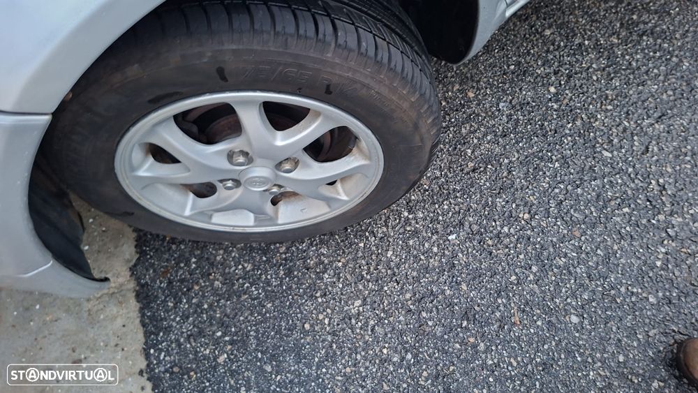 Toyota Yaris 1.0 Base - 5